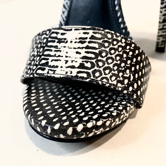 Steve Madden ‘Mira’ Heels in Black Size 7M - Picture 3 of 10